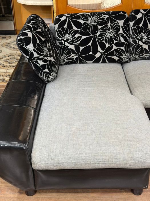 Диван угловой комбинированный 160 см на 2.80 см