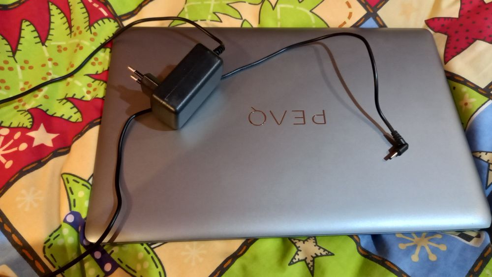 Vand laptop nou, PEAQ, cu Windows 11 instalat,adus din Italia