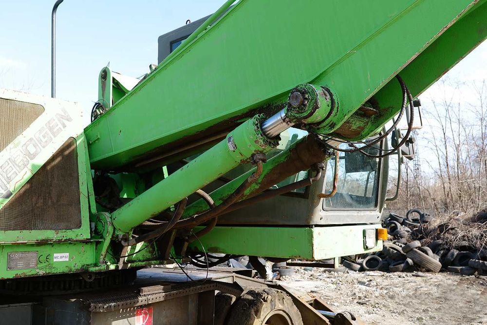 Багер Sennebogen 825