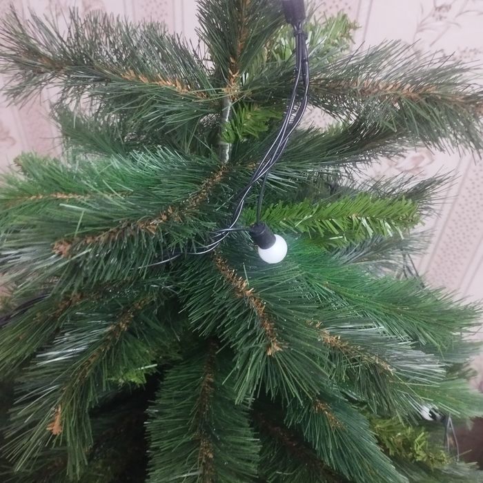 Продаетсяпышная  ёлка