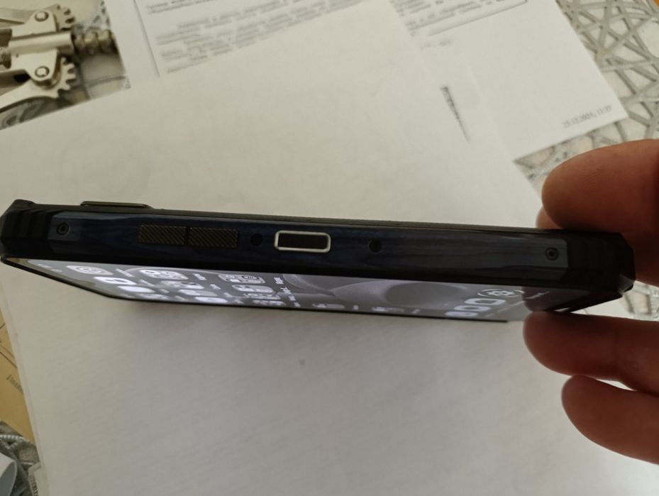 Продам телефон  DODGE V30