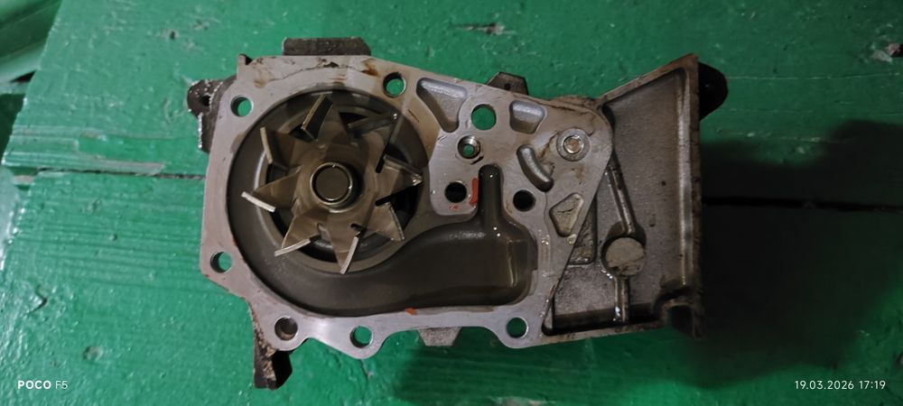 Продам помпу оригинал Рено