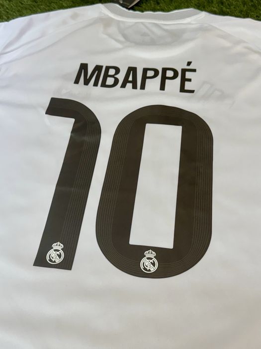 Тениска на Реал Мадрид 2025/26