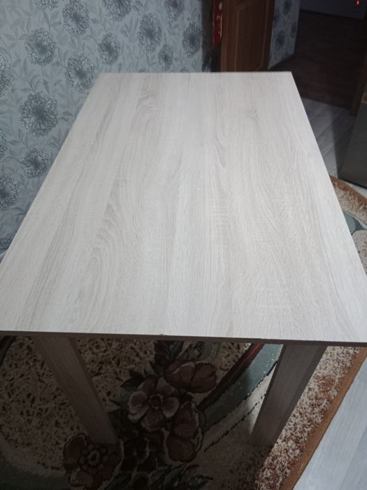 Продам обеденный стол