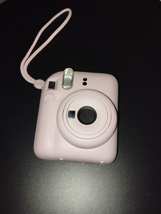 Instax mini 12 .