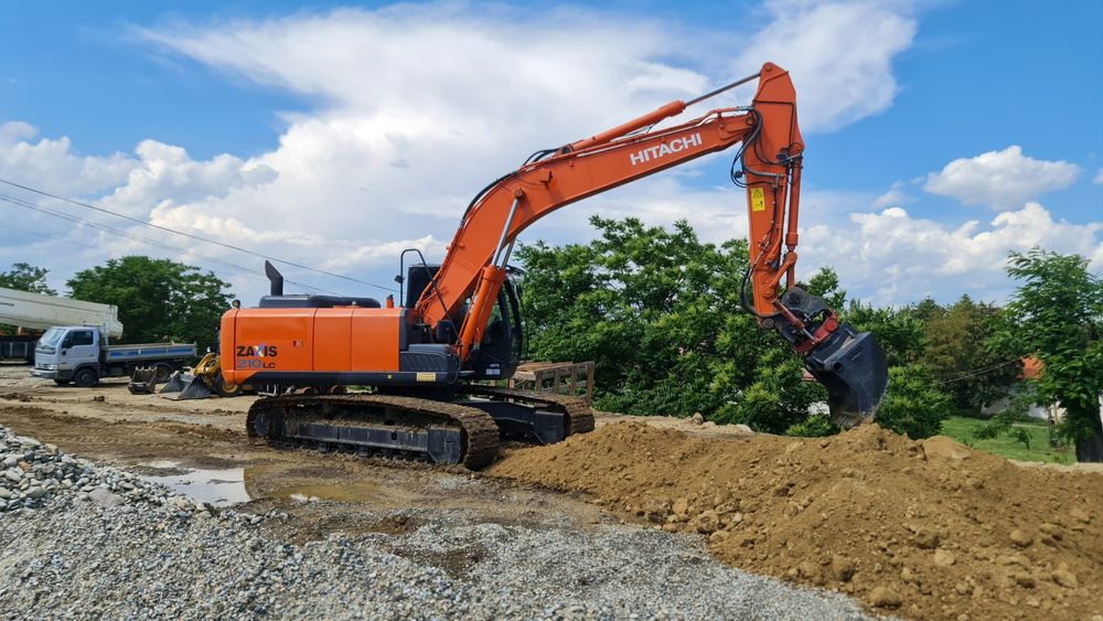 Inchiriez excavator  camion   balast sort pămân