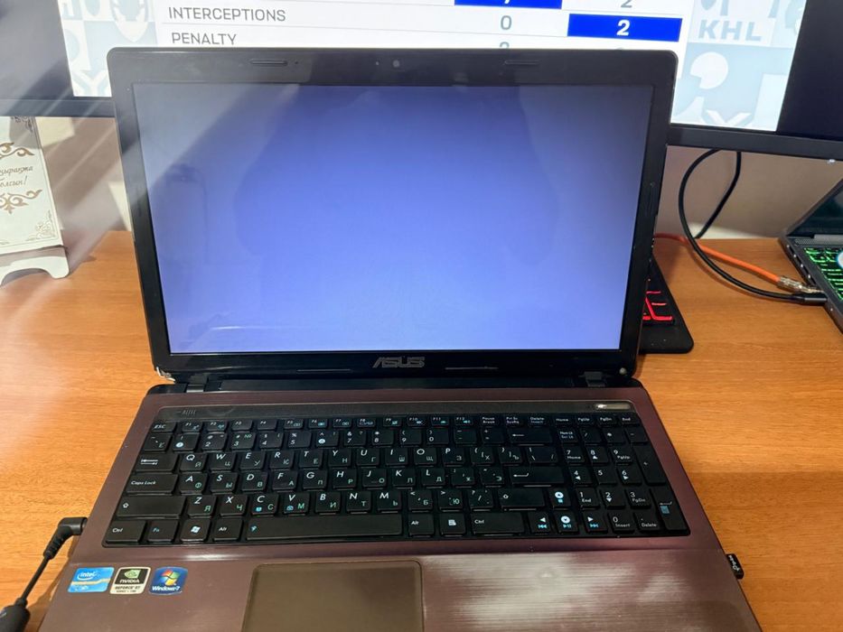 Ноутбук asus продам