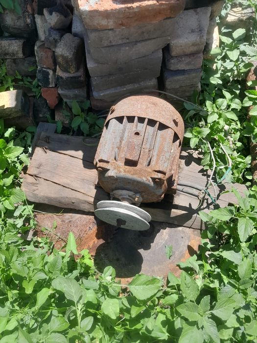 Продам насосы и двигатели