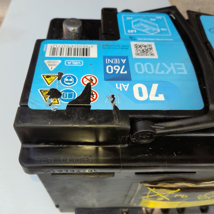 ACUMULATORI =( baterii )auto .