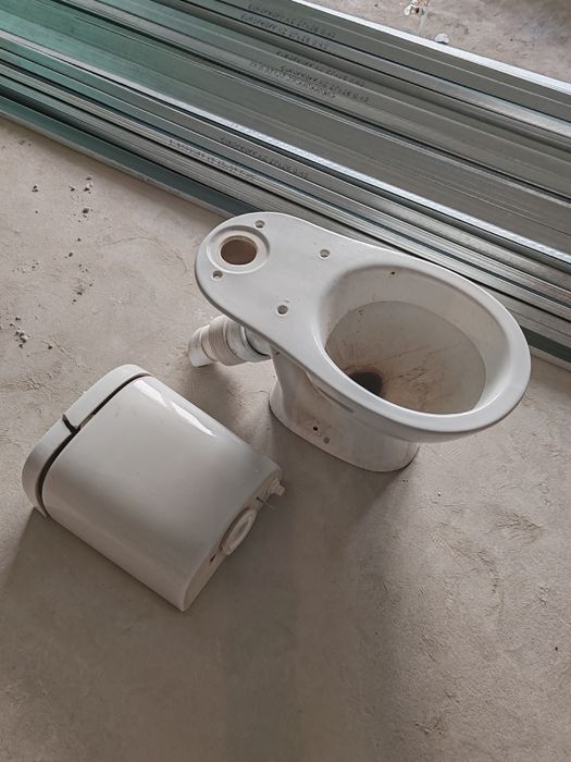 Унитаз б/у По адресу Тыныбаева 10