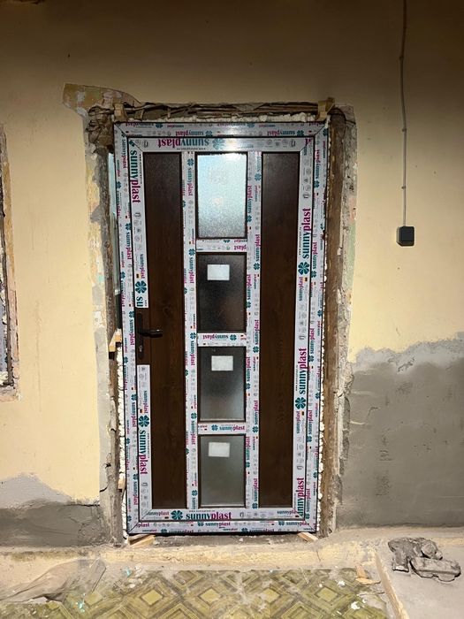 Vând geamuri și uși de termopan doar pe comandă