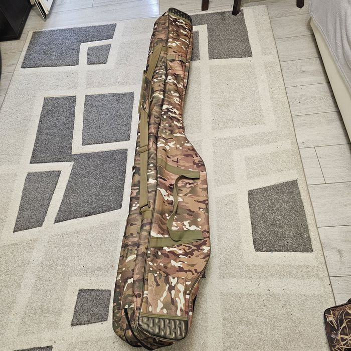 Калъфи за риболовни пръчки и принадлежности.