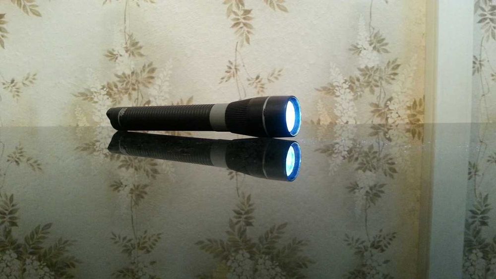 Фонарь  - фирменный фонарик Energizer