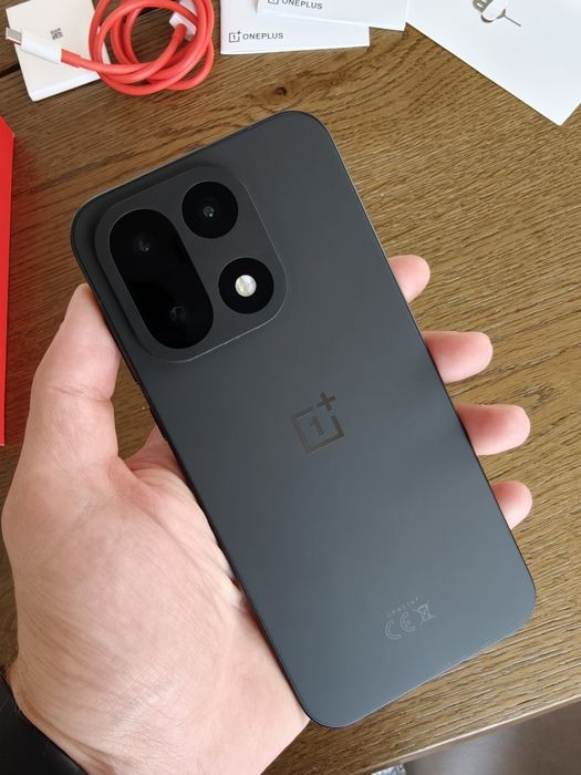 Като Нов! OnePlus 15  16/512 GB