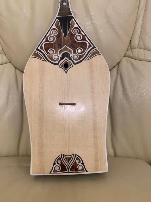 Домбыра,Қобыз,футляр сатамын