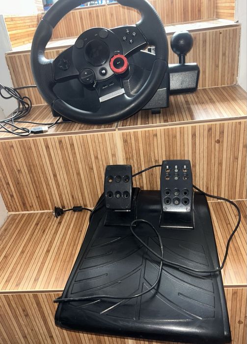 Volan Logitech Driving Force GT cu pedale si schimbator de viteze