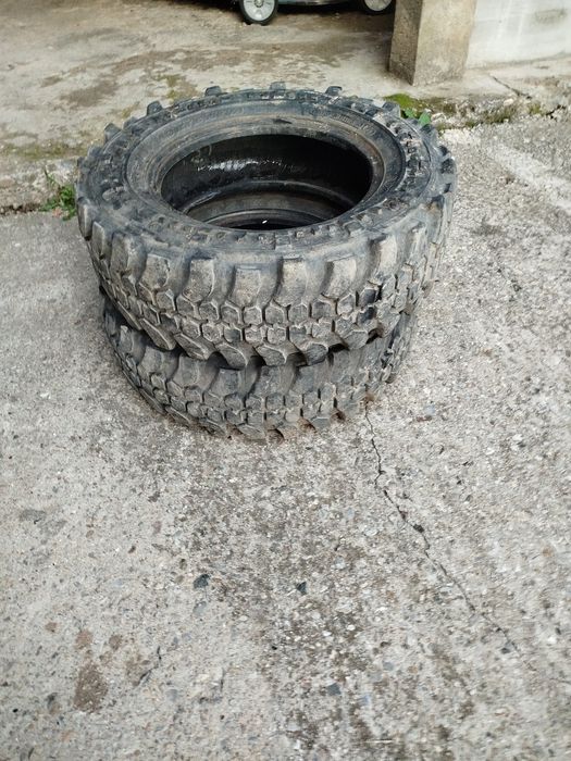 Два броя гуми 195 80 R15