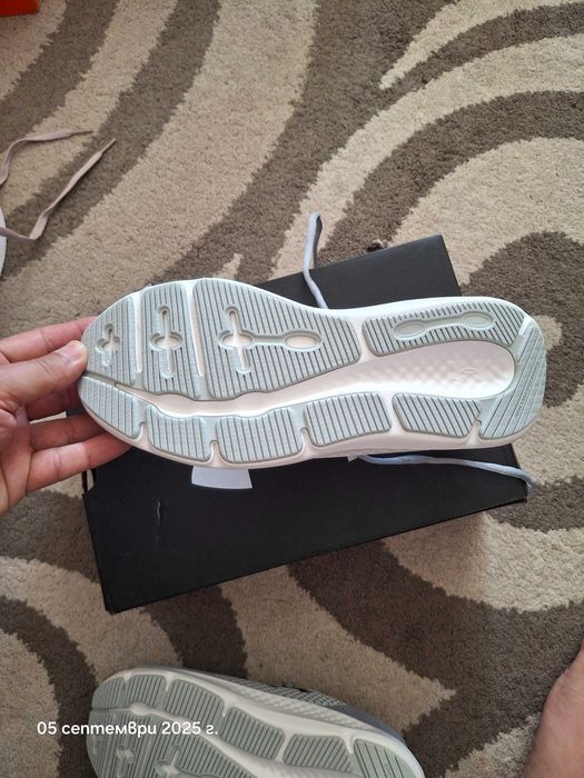 Under armour маратонки модел charged