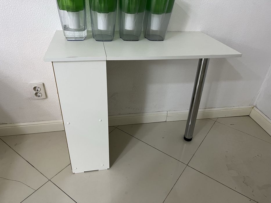 Маникюрный стол