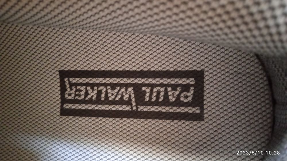 Нови мъжки обувки от естествена кожа.