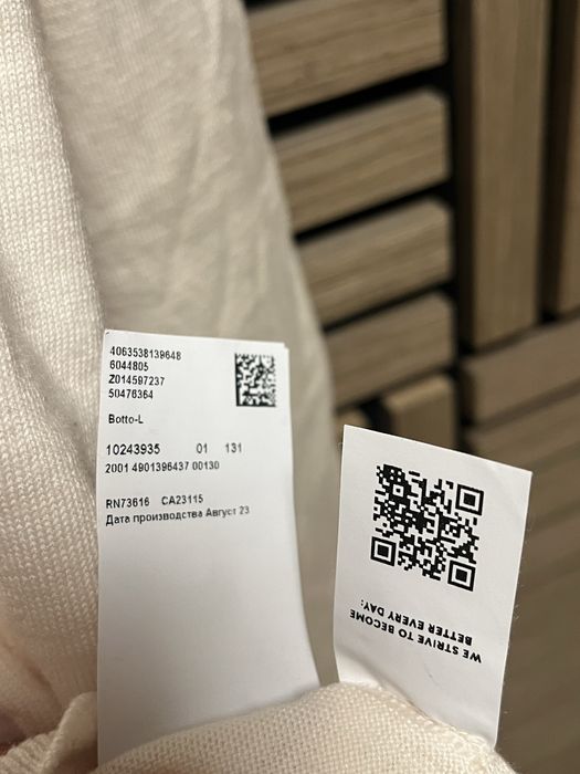 Hugo Boss : Finest Italian Yarn -100% Вълна размер S / Оригинал