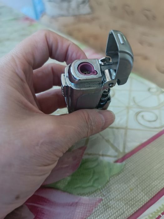 Зажигалка газовая