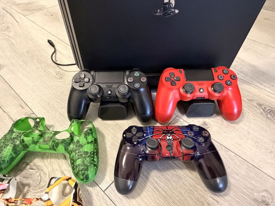 Consola PS4 PRO, 1 TB, editie Fortnite