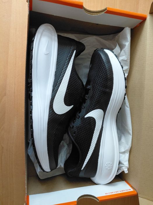 Дамски маратонки W Nike Revolution 8