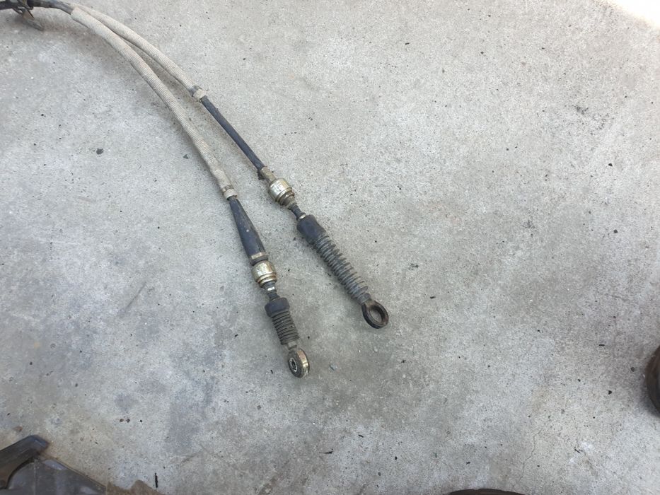 Продавам жила за скорости за Тойота Ярис 2003г