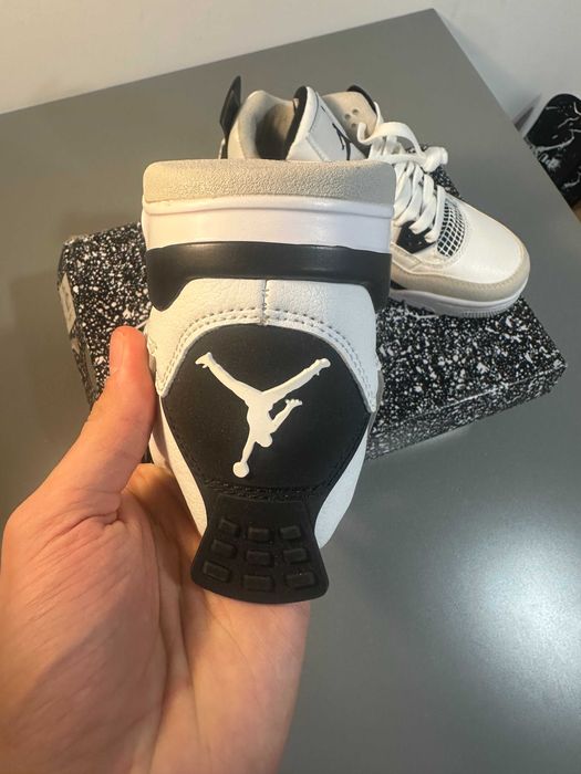 Nike Air Jordan 4 Retro alb cu gri, marimea 38