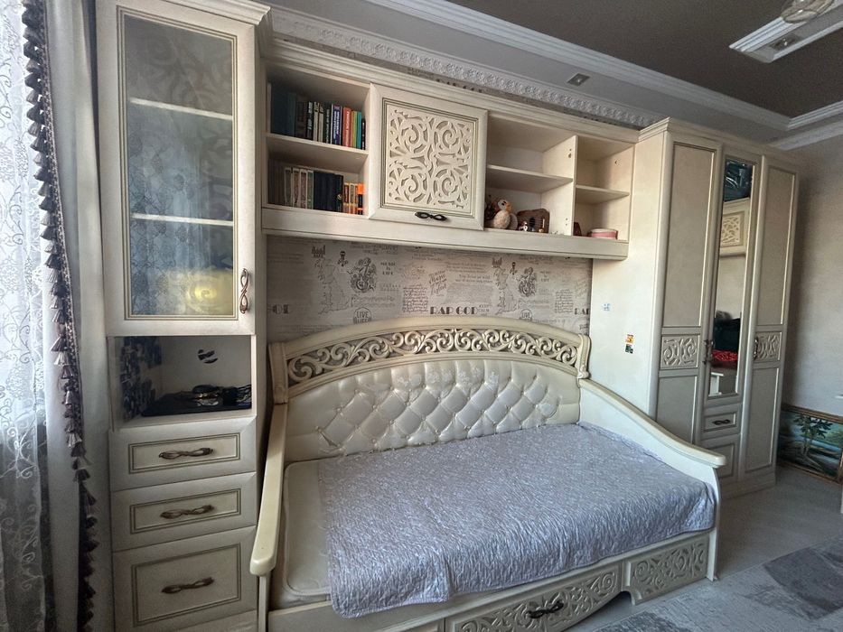 кровать+мебельная гарнитура