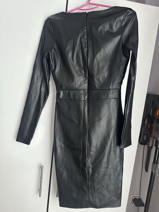 Черна кожена рокля по тялото XS размер