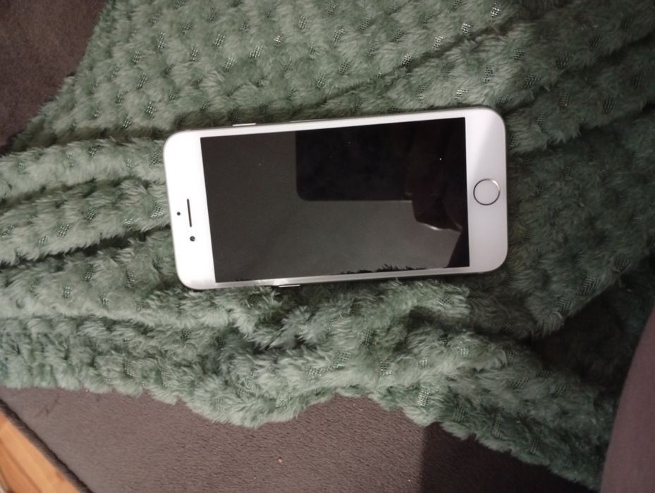 Vând iphone 7 în stare foarte buna