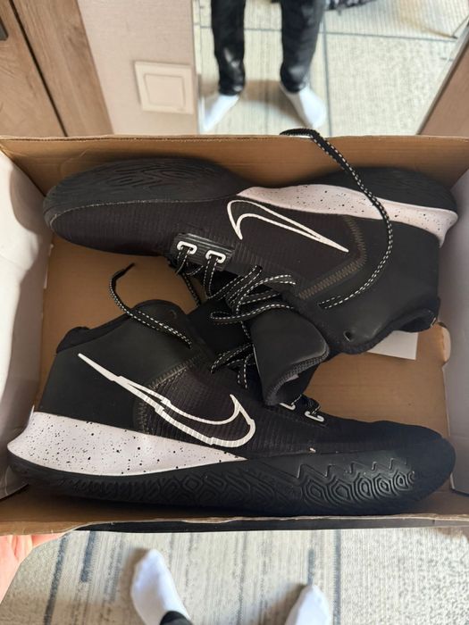 Nike Men’s Kyrie Flytrap lV