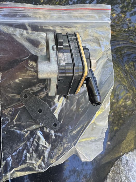 Нова горивна помпа за Johnson / Evinrude (6 – 15 к.с.)