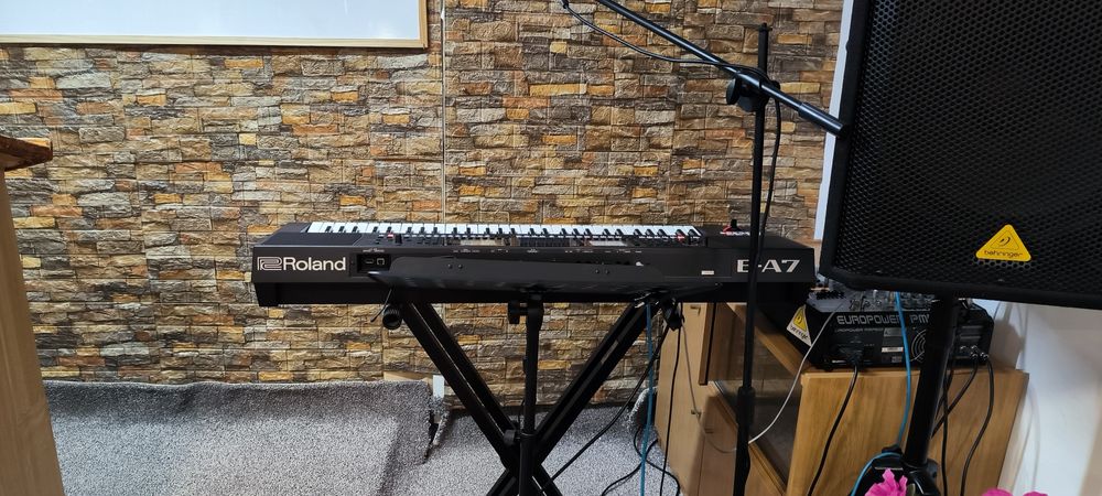 Професионален синтезатор Roland EA 7