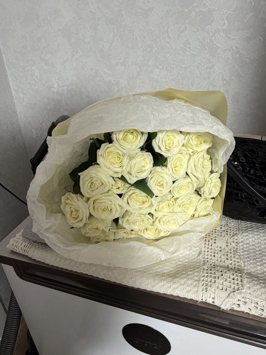 Свежие белые розы(б/у)
