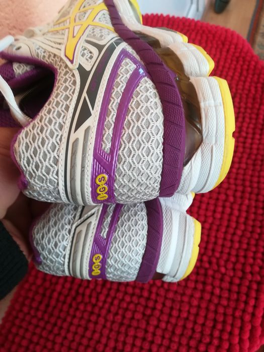 Adidași Asics nr 42 dama
