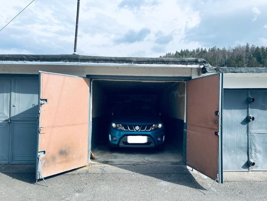 Vând Garaj auto din cărămidă proprietate pers.Suprafață teren 20,4 m.p