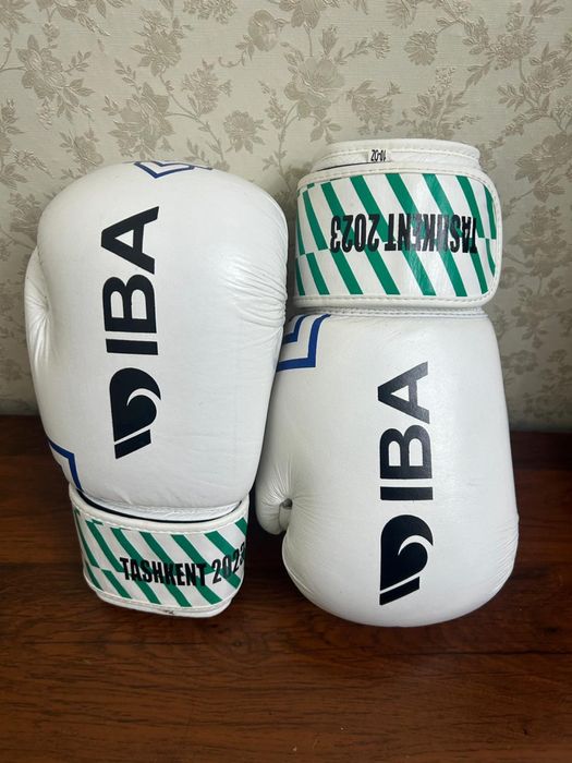 Продаю боксерские перчатки! IBA 10 oz