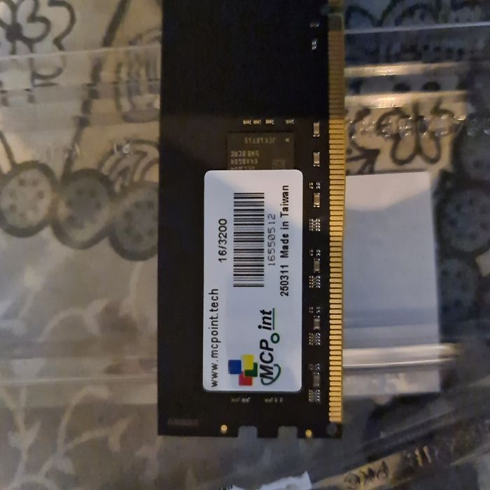 Продам плашку оперативной памяти на 16гб