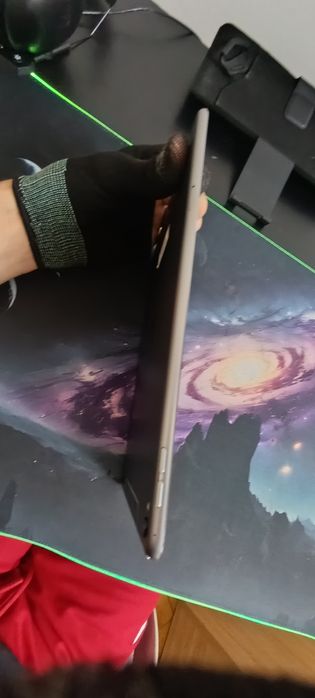 VAND IPAD PRO 9.7 GEN 3 .Stare Impecabila Nu Prezintă Nici o Zgârietura  Da Fisură.