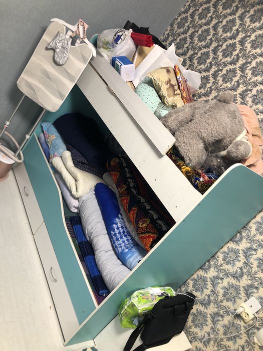 Кровать двух яростный