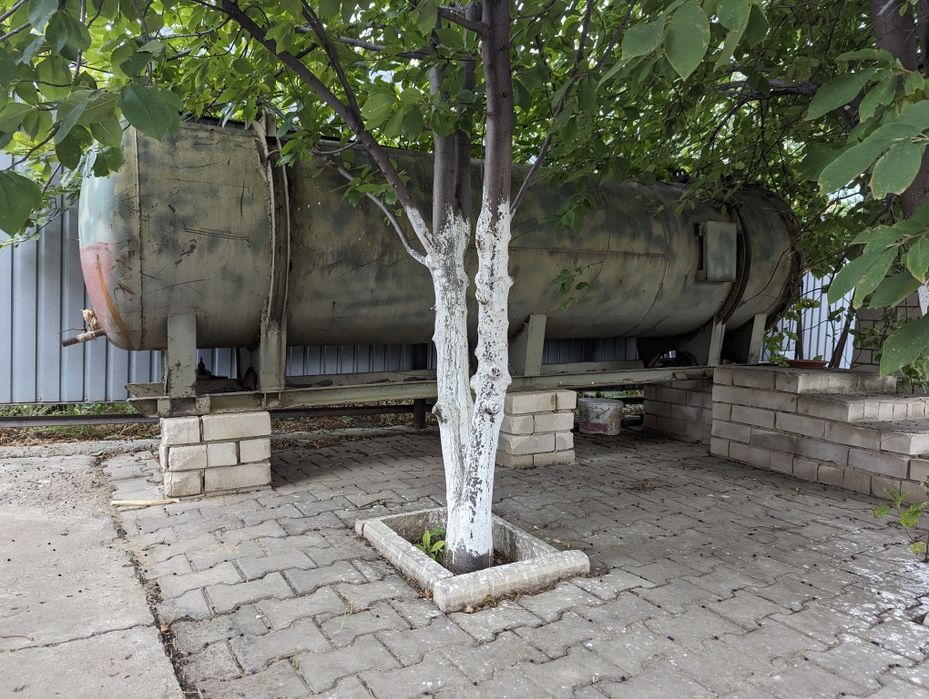 Продам бочку примерно 3-4 куб