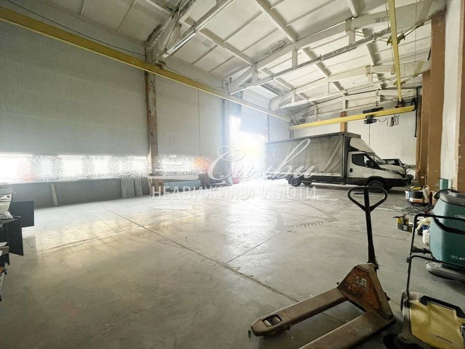 Дава се под наем Промишлена сграда в Шумен, Тракия - 300 кв.м за 1101.6 € - Снимка #1