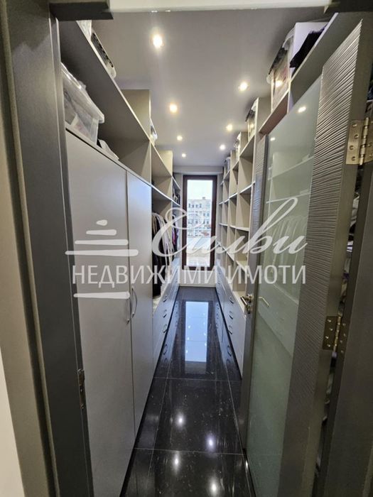 Продава се Мезонет в Шумен, Център - 400 кв.м за 1125 €/кв.м - Снимка #4