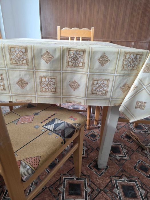 Кухненска дървена маса с 4 стола