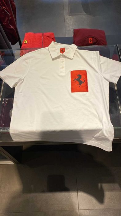 Vand imbracaminte Ferrari.Tricouri,Pantaloni treining,Sepci,Adidasi