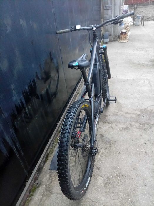 Добре поддържано електрическо колело, подобрено части, готово за каране