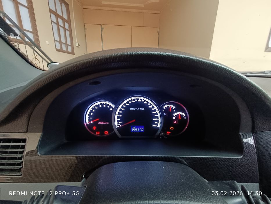 Rasmdagi mashina sotiladi